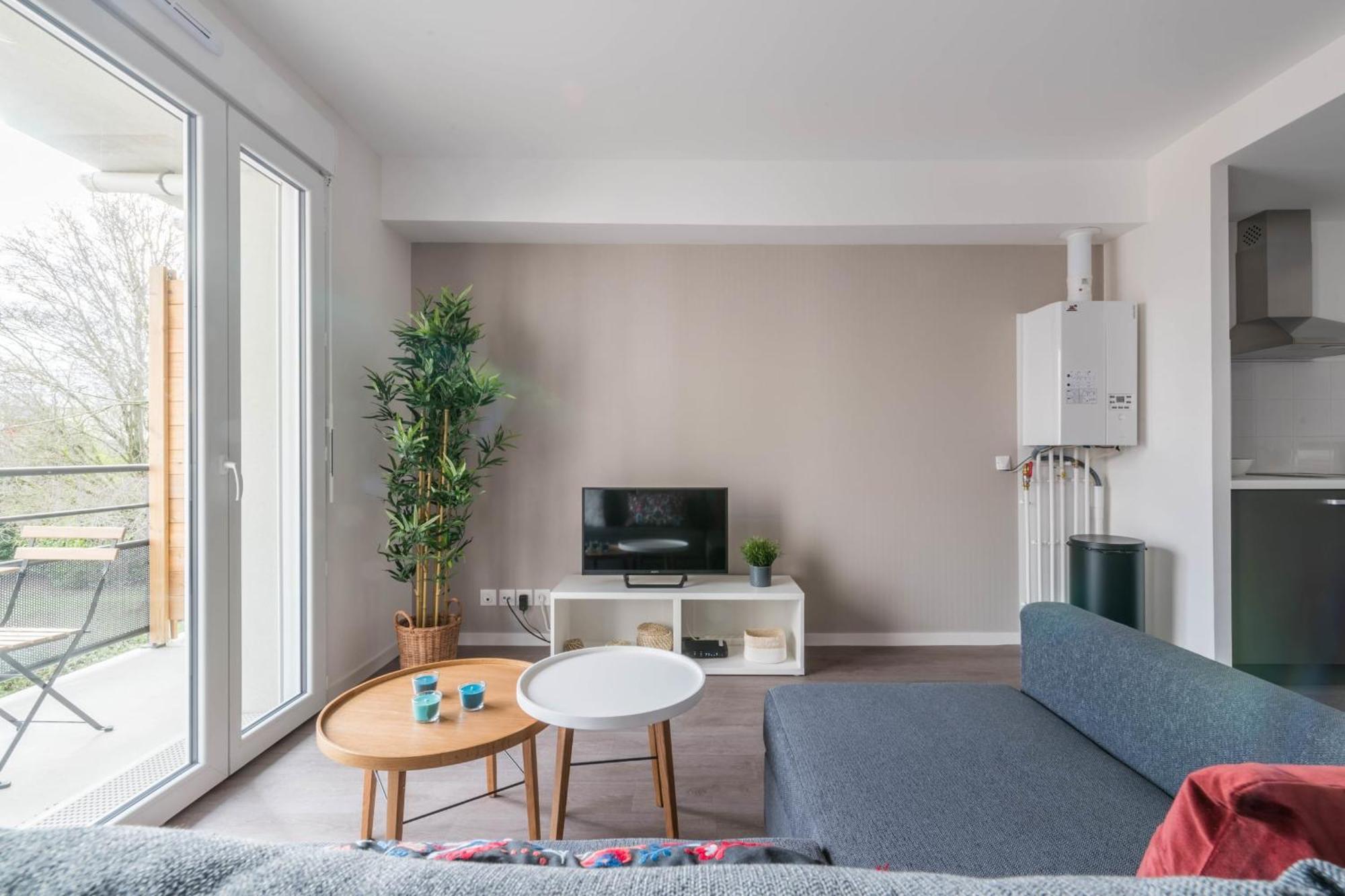 THEO - Appartement proche gare,WIFI,arrivée 24 24 Le Mans Exterior foto
