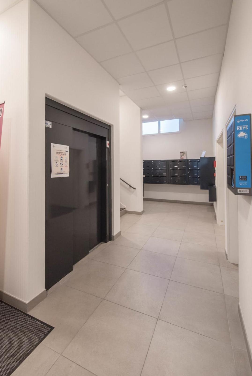 THEO - Appartement proche gare,WIFI,arrivée 24 24 Le Mans Exterior foto