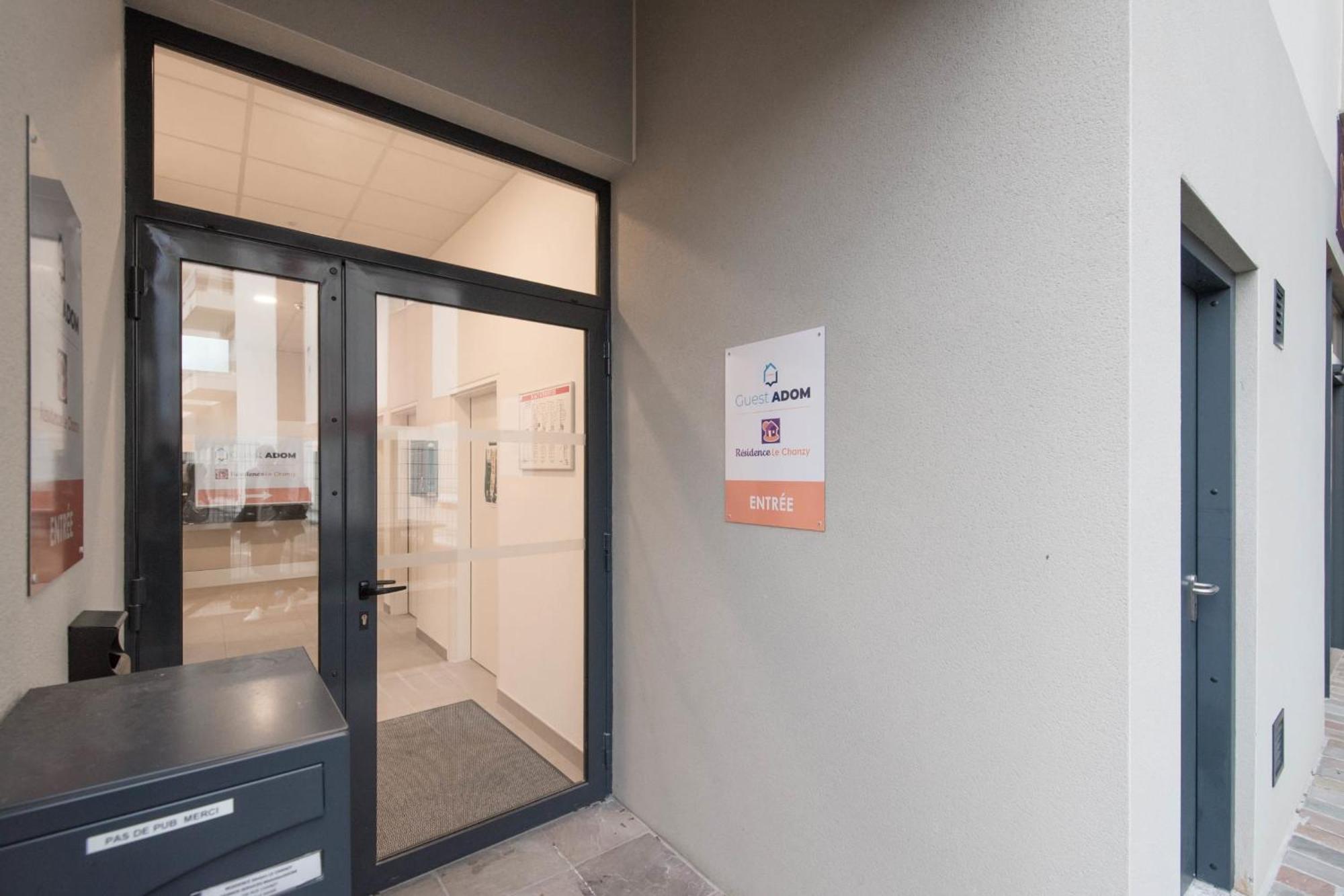 THEO - Appartement proche gare,WIFI,arrivée 24 24 Le Mans Exterior foto